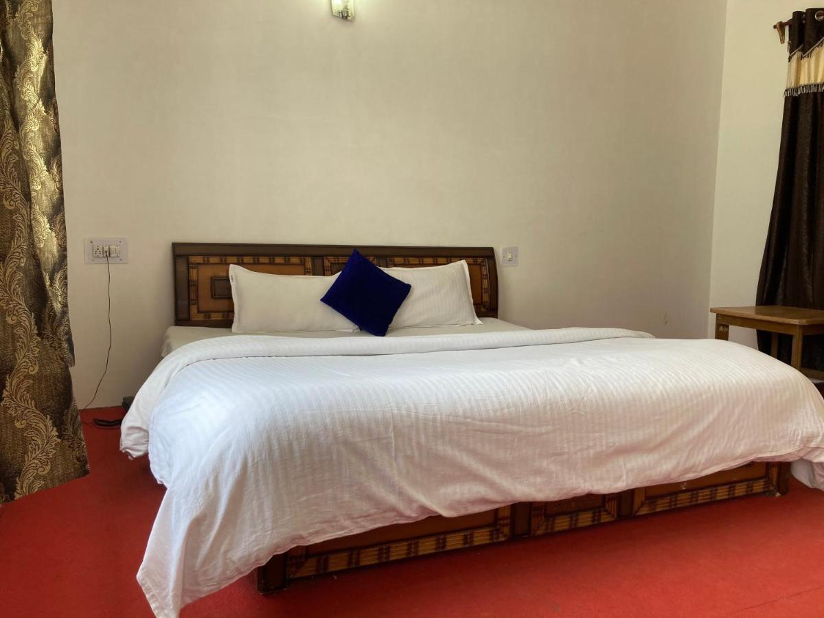 Hotel Alpine - In City Centre Manāli Esterno foto