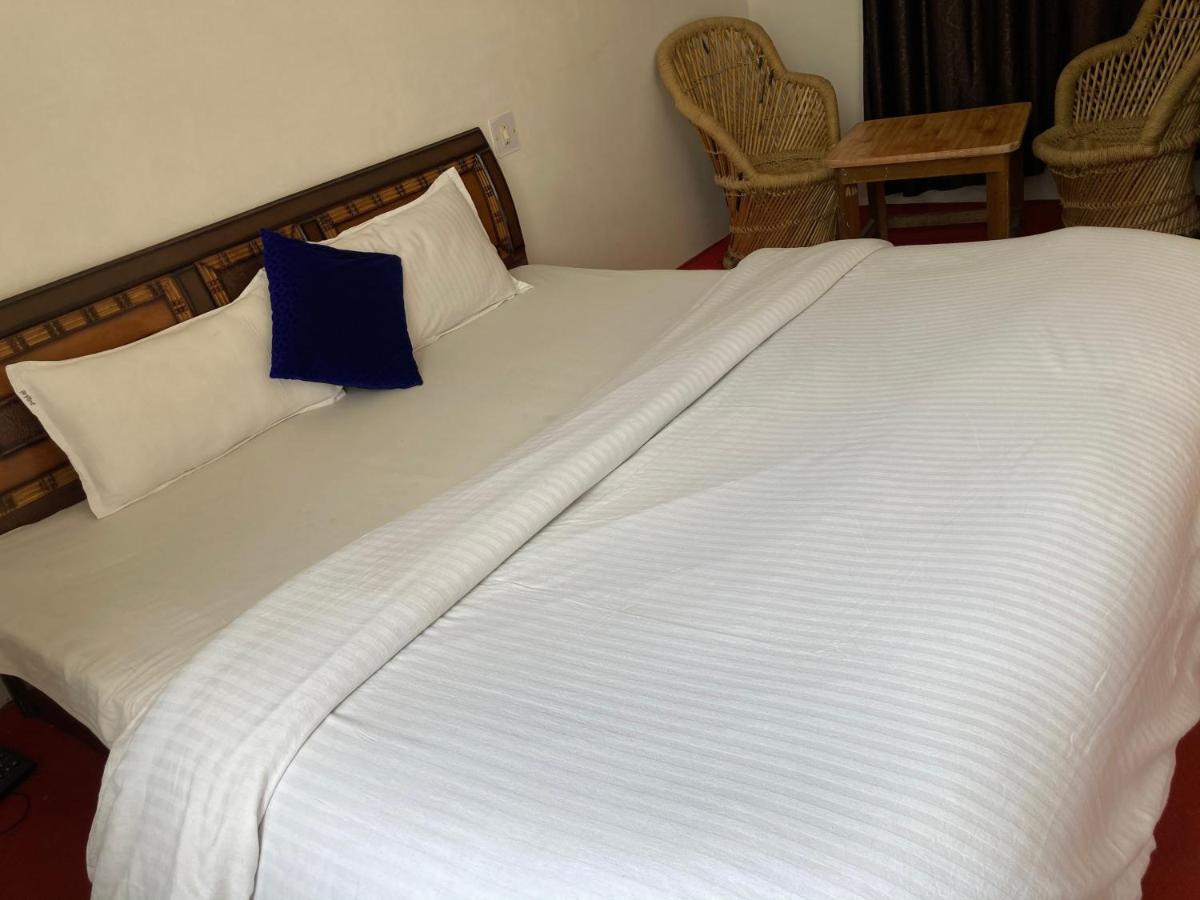 Hotel Alpine - In City Centre Manāli Esterno foto