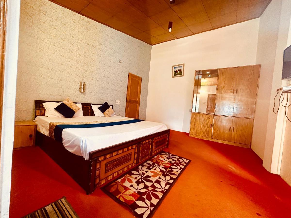 Hotel Alpine - In City Centre Manāli Esterno foto